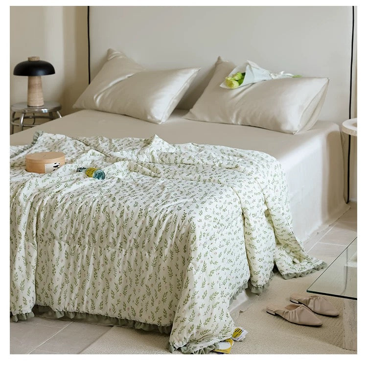 Nature-Inspired Lightweight Quilt | Sofa Throw & Bedding with Green Lace | SleepNest Bedding