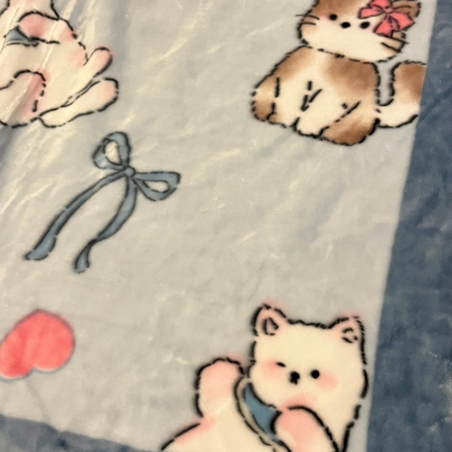 冬季毛毯高克重拉舍尔牛奶绒法兰绒｜蓝猫躲躲-超柔软 双面暖绒 防静电 | SleepNest床上用品